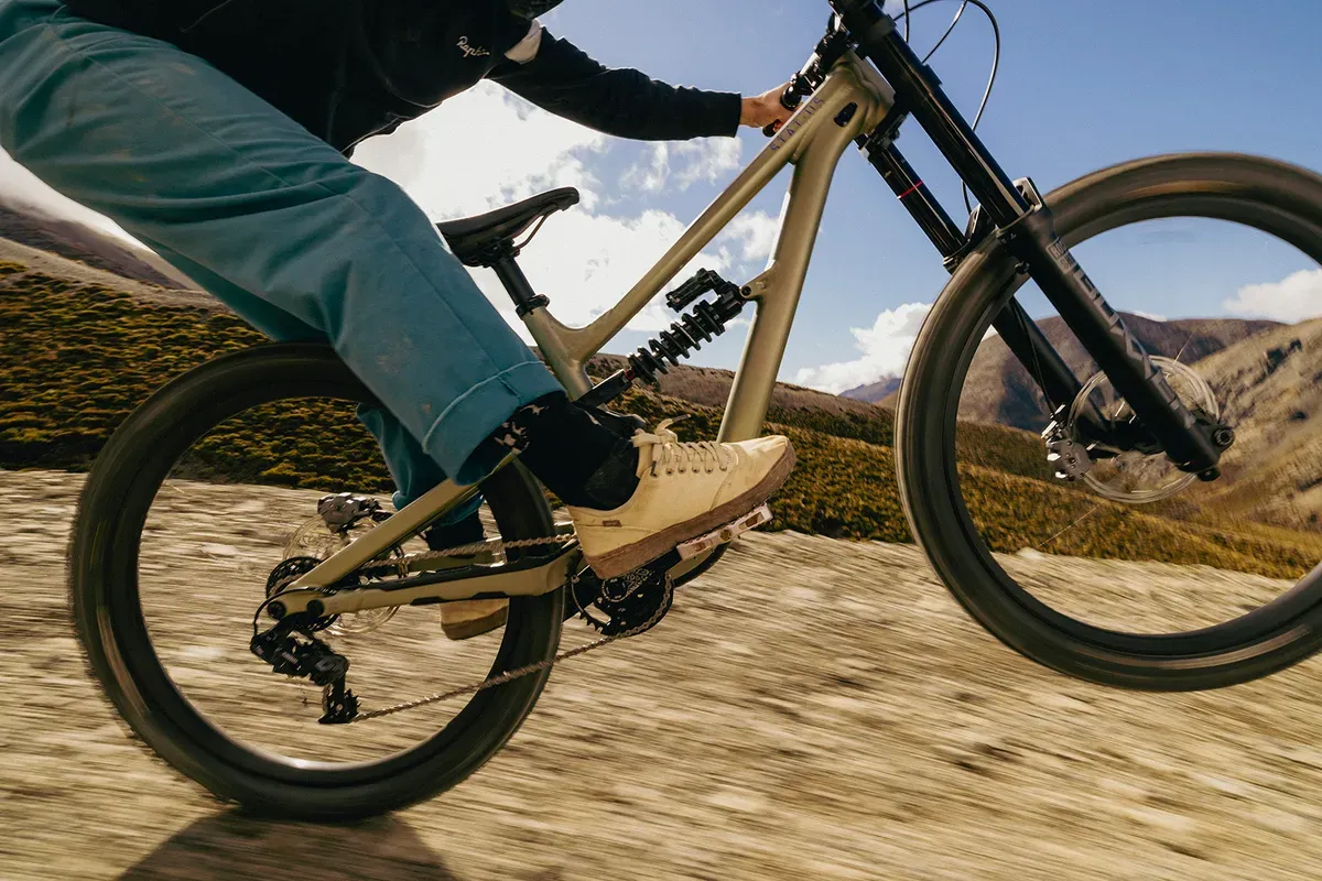 Yalangoch qiz qirgiz pora